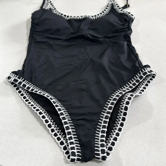 Gianni Bini EUC Swimsuit Black with White Trim Low Back Size Medium - Picture 11 of 16
